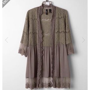 Buckle boutique Pieced chiffon lace overlay flyaway cardigan XS